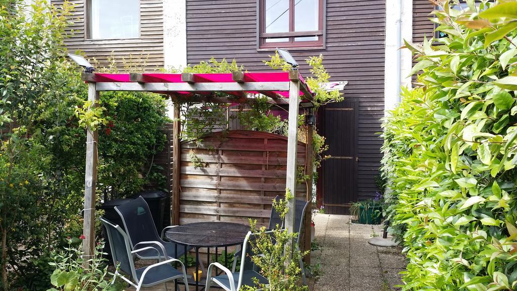 Duplex14H 1Er Etage Jardinet 1 Parking Ou Studio14B Rdc Terrasse Sans Parking La Rochelle  Exterior photo