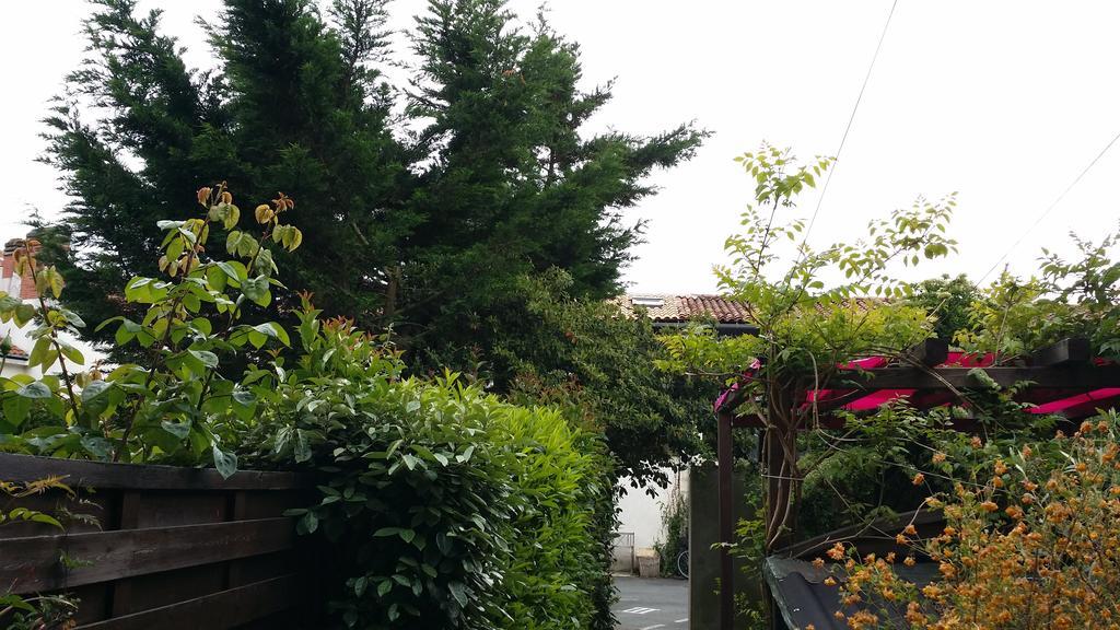 Duplex14H 1Er Etage Jardinet 1 Parking Ou Studio14B Rdc Terrasse Sans Parking La Rochelle  Exterior photo
